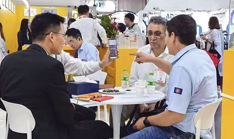 Relatório no local: Huayan fez sua aparição na ProPak Asia 2025