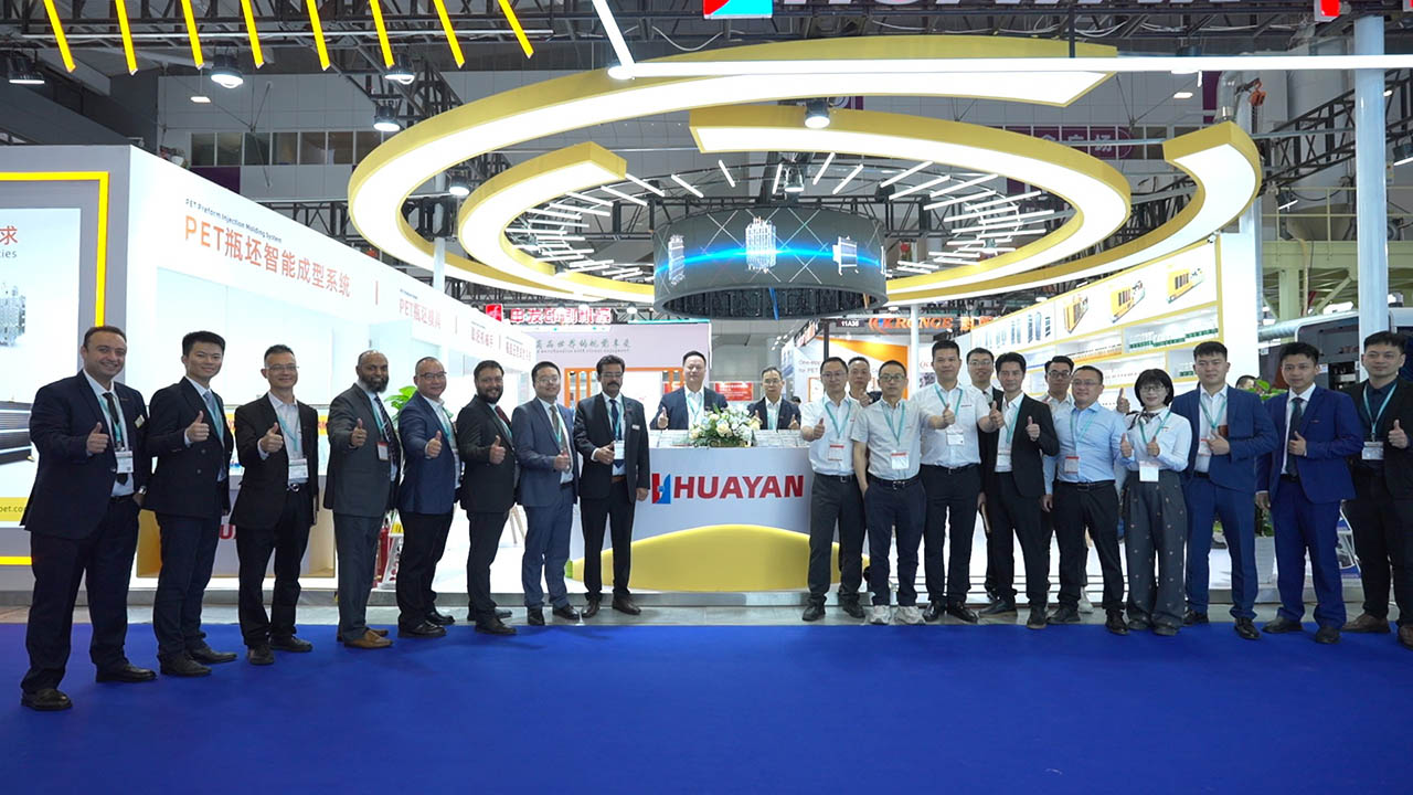 CHINAPLAS 2025 foi concluída com sucesso e a Guangzhou Huayan Precision Machinery brilhou intensamente